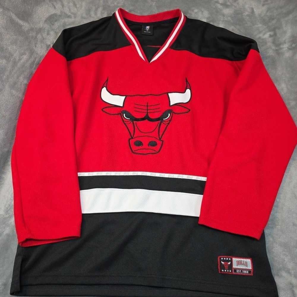 Chicago Bulls Ultra Game NBA Hockey Jersey Adult‎ Size Large Red Black White